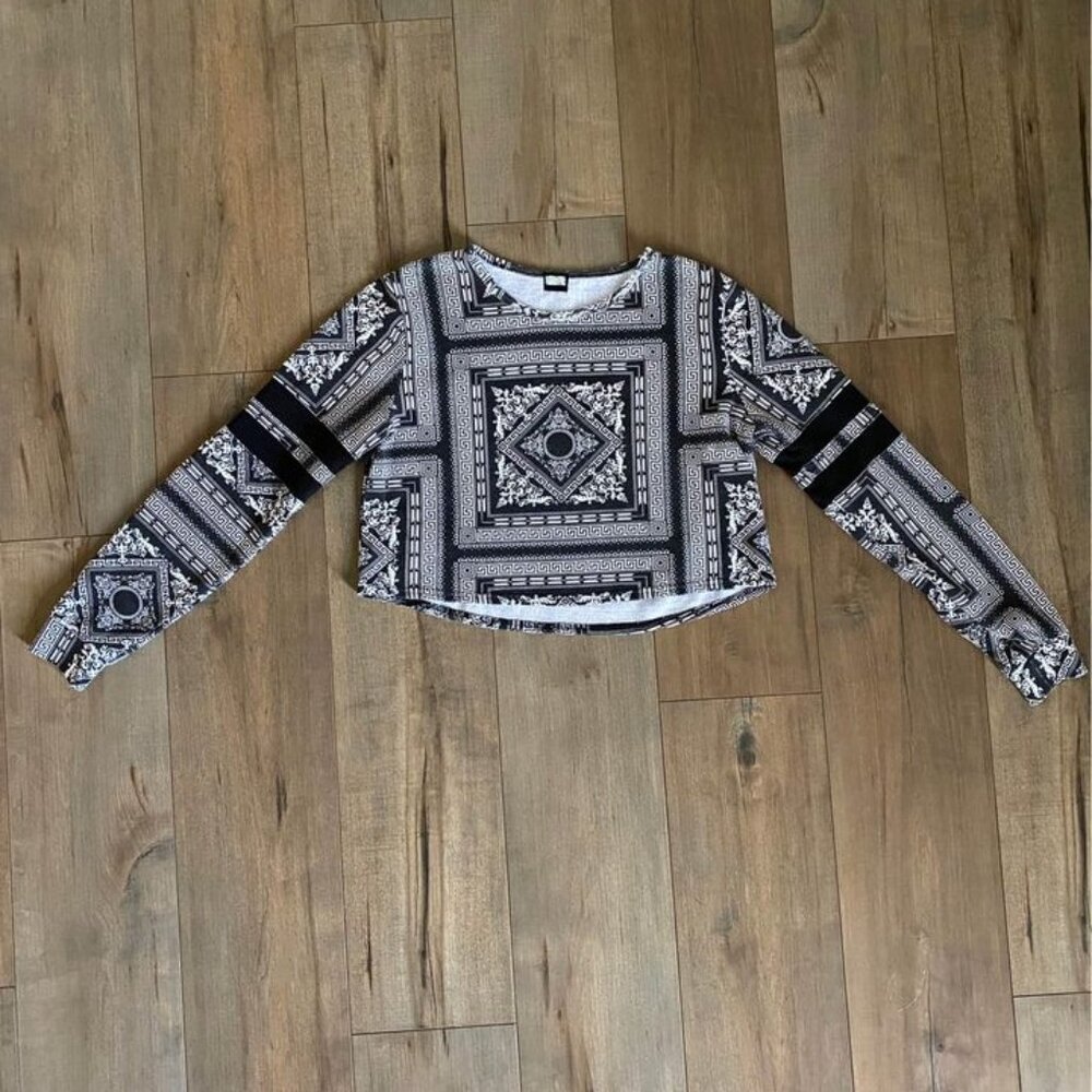 Ninth Hall Cropped Long Sleeve in Size Medium